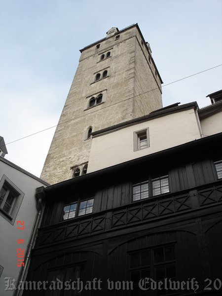 der Goldene Turm - neun Stockwerke - 50 Meter Hoehe.jpg -                                